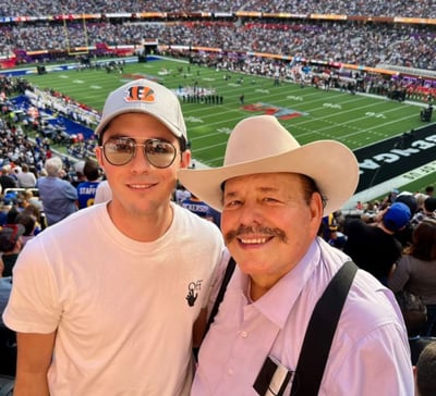 Guadiana compartió una foto con su hijo desde el Super Bowl en California.  (TWITTER)