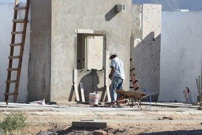 El Instituto Nacional de Estadística y Geografía (Inegi) informó que el personal ocupado total en la industria de la construcción se incrementó 0.2% a tasa mensual. (ARCHIVO)