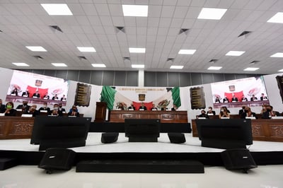 Como parte de los festejos de los 100 años de El Siglo de Torreón, se realizó una Sesión Solemne del Congreso de Coahuila, con invitados especiales como gobernadores de Durango y de Coahuila y alcaldes.
