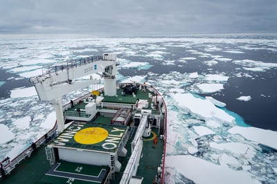 La Falklands Maritime Heritage Trust dice que la nave se encuentra a 3,000 metros bajo la superficie del Mar de Weddell, unos 6.4 kilómetros (4 millas) al sur del lugar registrado en 2015 por su capitán, Frank Worsley. (ARCHIVO) 