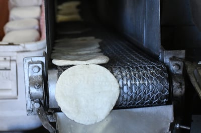 Si continúa la guerra, el kilo de tortilla podría alcanzar los 30 pesos o más en Torreón, según estiman algunos establecimientos. (EL SIGLO DE TORREÓN)