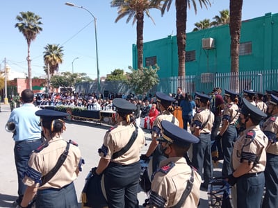 Celebran aniversario del Instituto 18 de Marzo en la ciudad de Gómez Palacio en medio de reclamos.