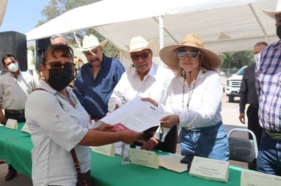 La Dirección de Desarrollo Rural y el Registro Agrario Nacional entregaron los documentos a 100 beneficiarios.