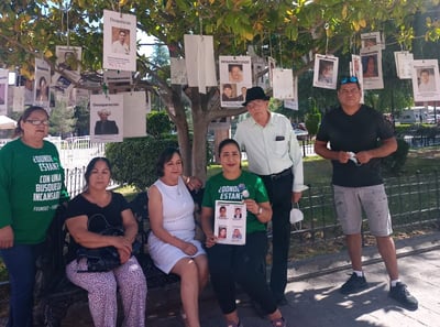 Las autoridades quitaron las fotografías del árbol de la esperanza en Saltillo para 'resguardarlas' (EL SIGLO DE TORREÓN)