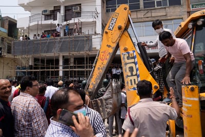 Las topadoras también destruyeron las propiedades de manifestantes en otras dos ciudades de Uttar Pradesh la semana pasada. (AP)