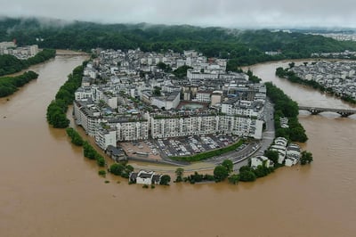 En la región autónoma de Guangxi, unas 145,000 personas fueron trasladadas a refugios y más de 10,000 viviendas resultaron destruidas. (AP)