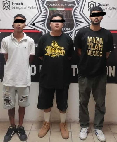 Grafiteros son detenidos en el Centro de Torreón.