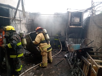 Imagen Taller de refrigeración se incendia en Torreón tras explosión de tanque de gas y estufa