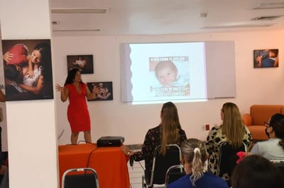 Ofrecen charla sobre lactancia materna en el Instituto Municipal de la Mujer Torreón. (EL SIGLO DE TORREÓN)