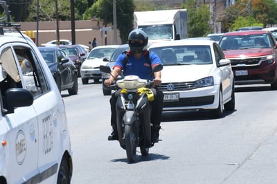 Buscan que todos los pasajeros de automóviles y motocicletas cumplan con las medidas de seguridad necesarias y establecidas. (EL SIGLO DE TORREÓN)