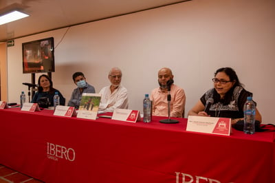 Presentó ayer la Universidad Iberoamericana Torreón el libro 'Y dijo Jesús: Hagamos un pueblo'. (EL SIGLO DE TORREÓN)