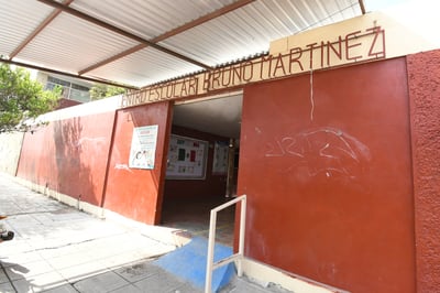 Será hasta el año pasado cuando esperan llevar a cabo la reconstrucción total de la escuela Bruno Martínez de Gómez Palacio.