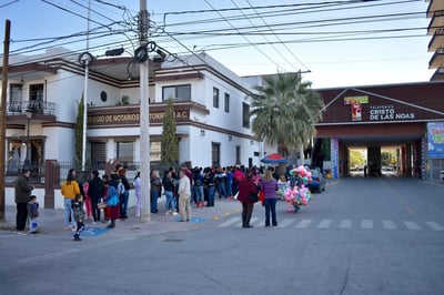 Pese a las bajas temperaturas, ayer 25 de diciembre se registró gran asistencia de visitantes en el Teleférico Torreón. (EDIE RUÍZ / EL SIGLO DE TORREÓN)