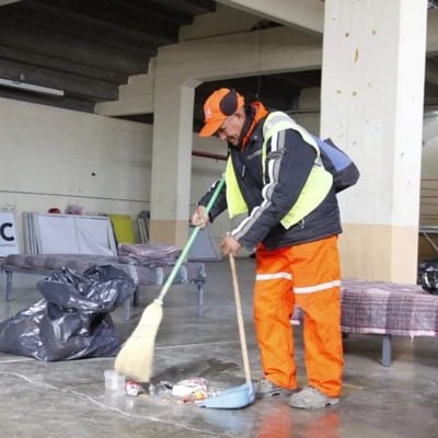 La Ola realiza labores permanentes de limpieza en albergues. (CORTESÍA)