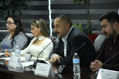 El director de Inspección, Raúl Rodríguez, informó a los regidores sobre los operativos. (FERNÁNDO COMPEÁN / EL SIGLO DE TORREÓN)