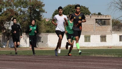 El evento se realizó en la Unidad Deportiva, donde jóvenes se disputaron su boleto a etapa estatal. (CORTESÍA)