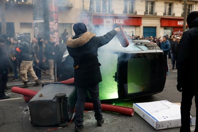 En la última jornada de protestas más de 750,000 personas se manifestaron en París. (AP)