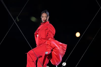Imagen Rihanna hace triunfal regreso a los escenarios embarazada
