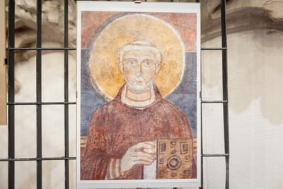 El retrato considerado más antiguo del santo se encuentra en la iglesia de Santa María Antiqua en los Foros Imperiales de Roma. (CENACOLO SAN MARCO DE TERNI)