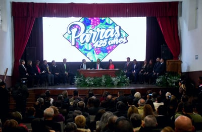 Al asistir a la Sesión Solemne de Cabildo en Parras, en representación del gobernador Miguel Ángel Riquelme Solís, la secretaria de Turismo felicitó a los parrenses.