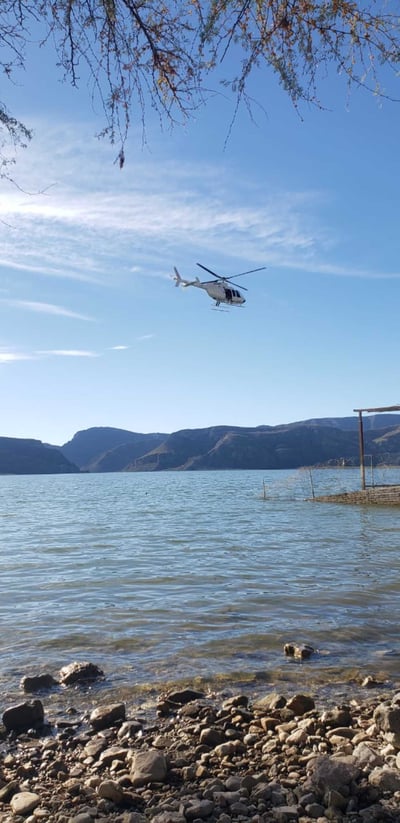 Se realizaron recorridos por aire a bordo de un helicóptero en busca del joven desaparecido en la presa Francisco Zarco.