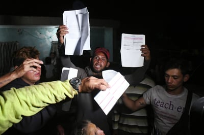 El INM aseguró que el operativo, en donde fueron asegurados 61 migrantes, fue 'en total apego a los derechos humanos'. (FERNANDO COMPEÁN / EL SIGLO DE TORREÓN)