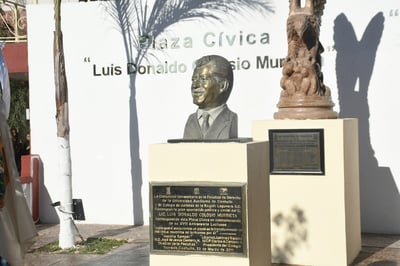 El homenaje por el aniversario luctuoso de Luis Donaldo Colosio Murrieta se hizo en la plaza cívica de la facultad.