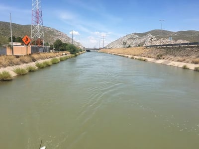 En Torreón se reforzaron las acciones preventivas en el operativo de seguridad y vigilancia en los canales de riego. (ARCHIVO)