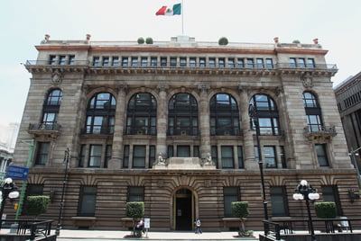 El Banco de México decidió aumentar en 25 puntos base la tasa de referencia tal y como lo esperaba el consenso de analistas y el mercado.