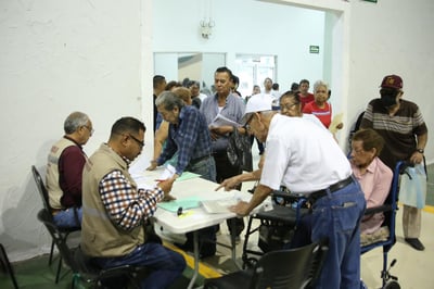 Hasta ayer eran poco menos de mil 600 las tarjetas de Bienestar entregadas en Gómez Palacio. (EL SIGLO DE TORREÓN)
