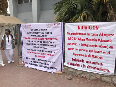 Ayer los trabajadores bloquearon por unos minutos el bulevar Miguel Alemán para denunciar distintas irregularidades en la clínica hospital del municipio de Gómez Palacio. (EL SIGLO DE TORREÓN)