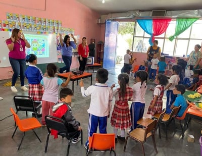 El Sistema DIF de Ciudad Lerdo realiza visitas a planteles escolares para promover su programa 'Cuídame'.