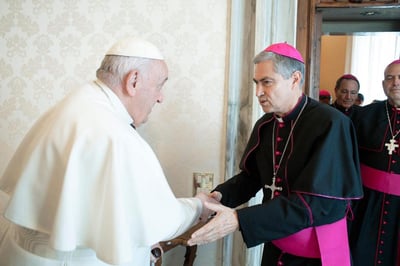 El obispo de Torreón formó parte del primer grupo de obispos mexicanos recibidos por el papa Francisco en el Vaticano.