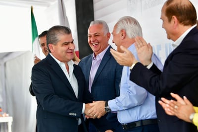 Al evento acudieron representantes empresariales, el gobernador Miguel Riquelme y el alcalde Román Cepeda.