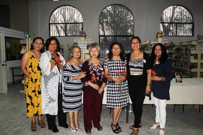 Integrantes de la Asociación de Mujeres Poetas de la Laguna, A.C., Patricia Taboada Reyes, Adela Esparza Originales, Irma
Leyva Ramos, Antonia Priego Estrada, Mirna Soraya Salas Díaz, Blanca Domínguez Rocha y Alejandra Yadira Ortega Molina (CORTESÍA)