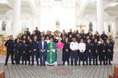 El alcalde David Ruiz Mejía, felicitó a las mujeres y a los hombres que conforman la Policía Municipal. (EL SIGLO DE TORREÓN)
