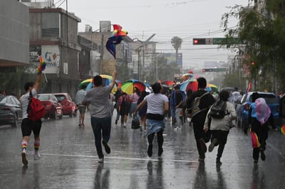 Organizadores argumentan que la lluvia no les permitió disfrutar de la fiesta en la marcha del pasado 28 de mayo. (VERÓNICA RIVERA / EL SIGLO DE TORREÓN)
