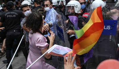 La organización KaosGL, la primera asociación oficial LGBTI de Turquía, informó en Twitter sobre las detenciones. (TWITTER)