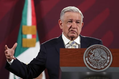 El presidente López Obrador respondió que respeta el fallo, pero acusó a la Corte de invadir las facultades de otros poderes.