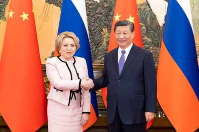 Xi destacó la importancia de las relaciones sino-rusas, resaltando que se basan en los “intereses fundamentales de ambos países y pueblos”. (XINHUA / HUANG JINGWEN)