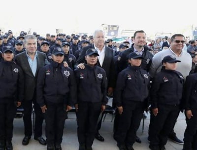 El alcalde José María Fraustro se sintió orgulloso del papel desempeñado por los elementos encargados de mantener el orden y la seguridad en el municipio. (EL SIGLO DE TORREÓN)