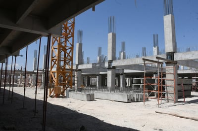 Obra del nuevo Hospital Regional de Alta Especialidad del ISSSTE Torreón, tiene un costo total de tres mil 28 millones de pesos. (FERNANDO COMPEÁN)