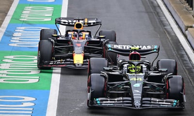 Imagen Lewis Hamilton cree que si tuviera el coche de Checo Pérez, la historia de Max sería diferente