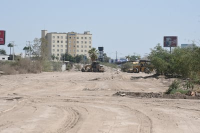 Se crearán dos vialidades que estarán conectadas con la carretera Torreón-San Pedro, para facilitar acceso a Costco y ese sector. (FERNANDO COMPEÁN)