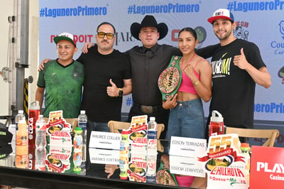 Los atletas y promotores deportivos fueron acompañados por el exboxeador Rubén Padilla y el empresario Maurice Colliere.