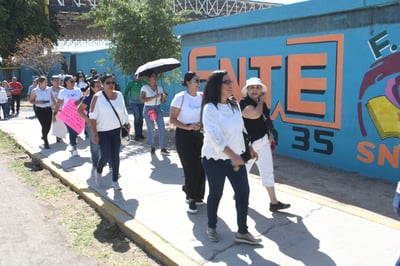Este día, algunos docentes de Matamoros se unieron a las protestas en Torreón. (FERNANDO COMPEÁN) 