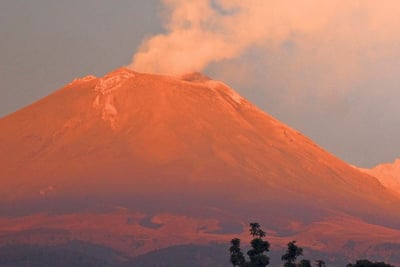 De acuerdo con el reporte del monitoreo al Popocatépetl, se observa contenido de ceniza volcánica. (ARCHIVO)