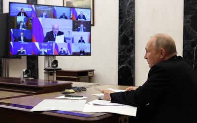 Putin subrayó que el ejecutivo y el BCR deben adaptarse a la situación creada. (AP)