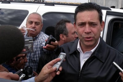 El exgobernador Eugenio Hernández es reclamado por el gobierno de los Estados Unidos para llevarle juicio por los delitos de lavado de dinero, fraude bancario y operar un negocio de navíos sin licencia.