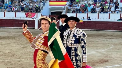 El lagunero Arturo Gilio cortó tres orejas en la plaza Casas-Ibáñez de Albacete, en su debut como matador de toros en tierras ibéricas. (FOTO: ESPECIAL)